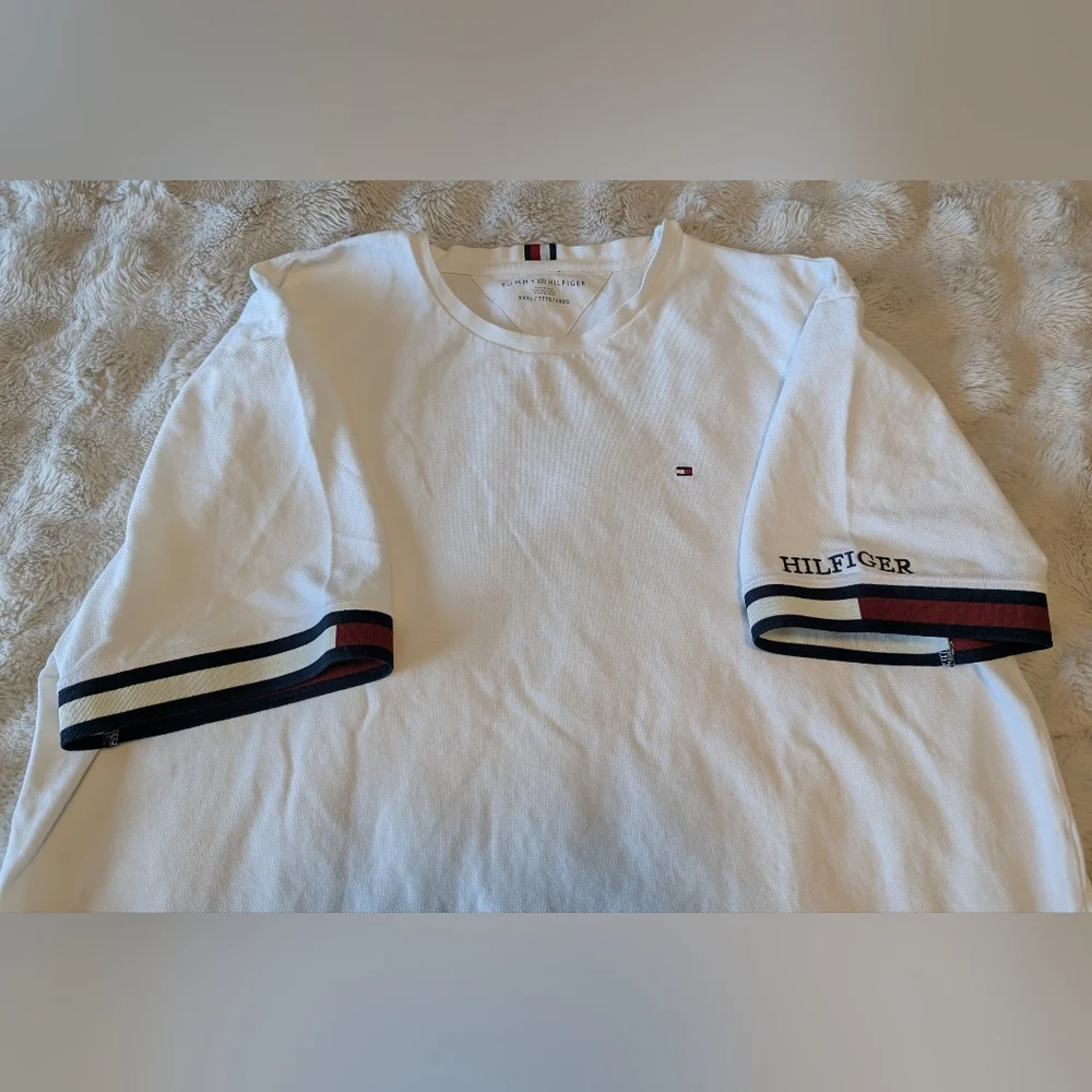 Tommy Hilfiger White Short Sleeve Tee - Picture 3 of 7
